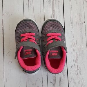 Toddler nike flex size 7